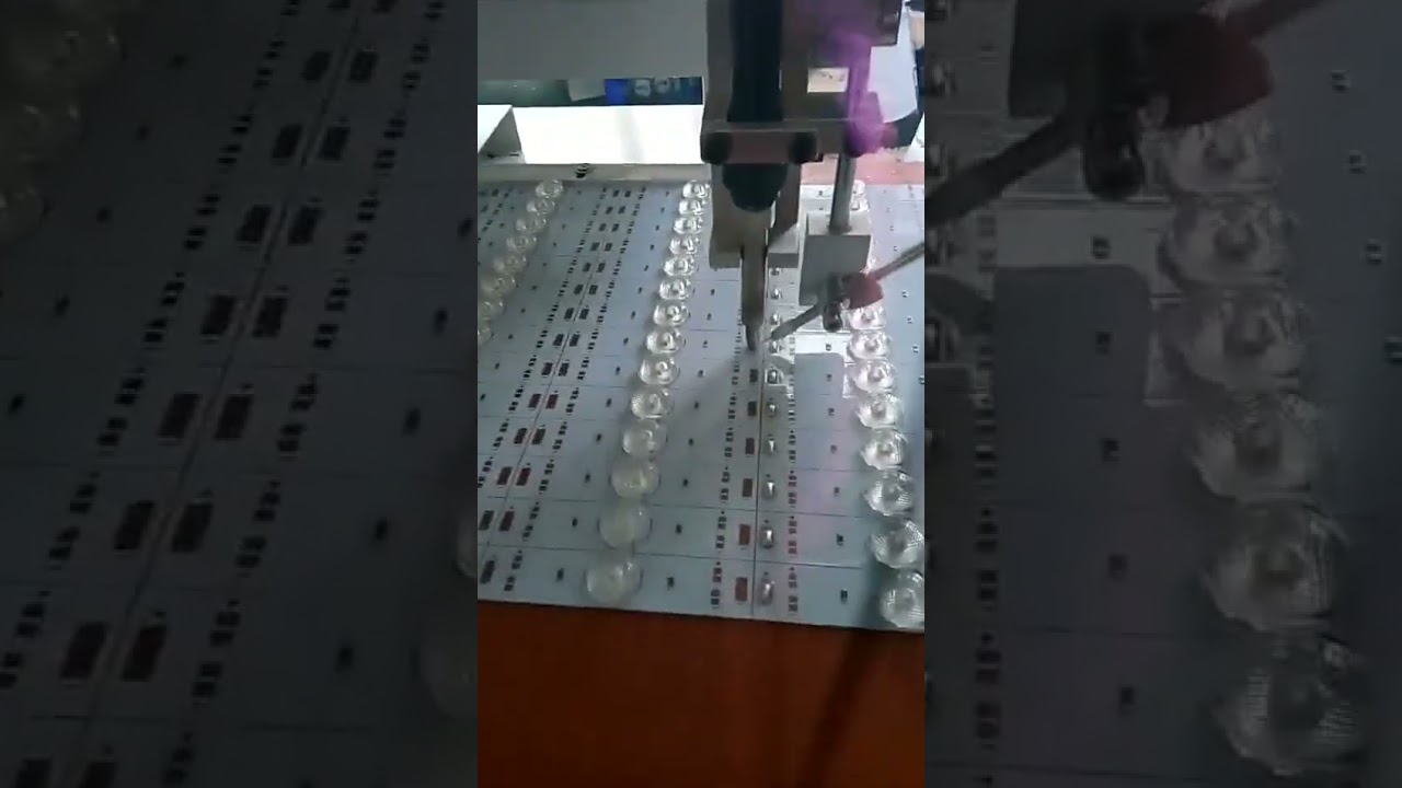 LEDモジュール半田付け自動化装置 WPM-142 – 生産性を飛躍的に向上