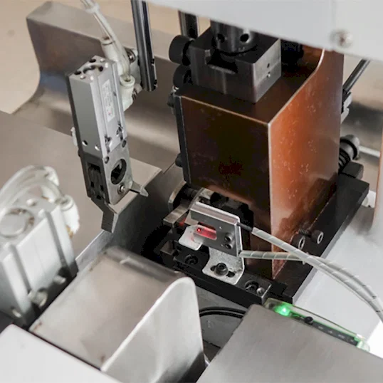 自動ケーブルストリップ・圧着・ツイスト機 Thumb